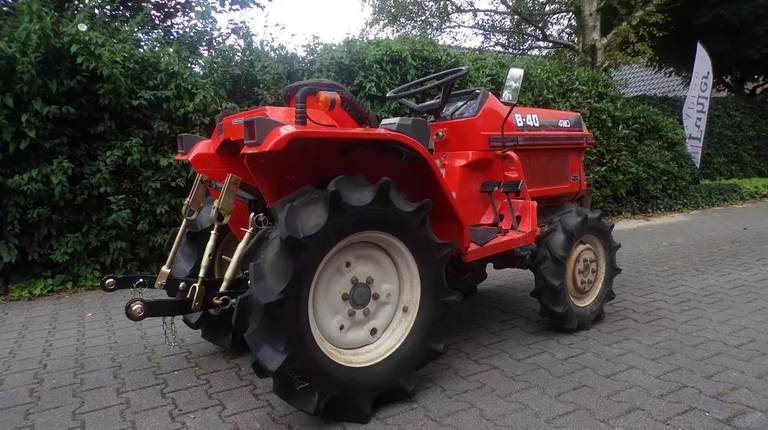 Kubota B-40